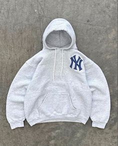 New York Yankees vintage hoodie Easy 30 day return policy Uptown Girl, Vintage Hoodie, Dream Style, Vintage Hoodies, Mode Inspo, Mode Vintage, Looks Style