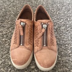 Frye Leather Sneaker Gently Used Smoke And Pet Free Home Women’s M 10 Outfits Women, Winter Outfits Women, Leather Sneakers, Womens Shoes Sneakers, Winter Outfits, Shoes Sneakers, Size 10, Women Shoes, Pet