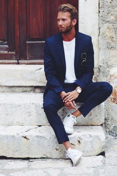 Man wearing white tshirt and navy blue suit Business Casual Outfits Men, Casual Outfits Men, Suits And Sneakers, Mens Fashion Smart, Navy Blue Suit, Mens Fashion Blog, Suit Style, Outfits Men