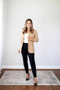 Fashion For Women In Their 30s, Outfits For Work Women, Tan Blazer Outfits Women, Tan Blazer Outfits, Sweater Blazer Outfit, Black Jeans Outfits, Winter Street Fashion, Street Fashion Outfits