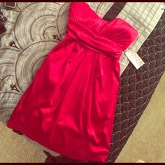 Strapless Red Silky Dress With Bow Tie Back! There's Also Pockets - Big Plus Red Dress With Bow, Classy Red Dress, Dress With Bow Tie, Peinados Aesthetic, Red Dresses Classy, Silky Dress, Dress With Bow, Tie Backs, Tie Back