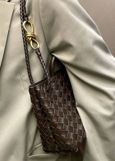 Chic Leather Bag, Expensive Girl, Bottega Veneta Andiamo, Bag Wishlist, Bottega Bag, Bottega Veneta Bag, New Bottega, Hot Bags, Bv Bag