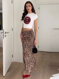 TAVIMART - Leopard Print Maxi Skirt Women's Summer Slim Fashion Patchwork High Waist Streetwear Party Maxi Dress Elegant Maxi Skirt SIZE (Unit: CM): S,M,L S : Waist:67-73CM Hips:88-106CM Length:95CM M : Waist:71-77CM Hips:92-110CM Length:96CM L : Waist:75-81CM Hips:96-114CM Length:97CM Note:( 1 CM =0.39 Inch, 1 Inch = 2.54 CM) Maxi Skirt Streetwear, Shoes To Wear With Long Skirts, Cheetah Maxi Skirt Outfit, Leopard Maxi Skirt Outfit, Elegant Maxi Skirt, Leopard Print Maxi Skirt, Drinks Outfits, Maxi Dress Elegant, Dirndl Outfit