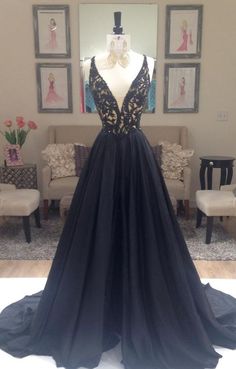 .▪°AYEEEITSALINA°▪. Black Sleeveless V-neck Dress, Gothic Prom, Winter Formal Dress, Mode Glamour, Prom Dresses 2016, Prom Dress Evening, V Neck Prom Dresses, Elegant Prom Dresses, Dress Winter