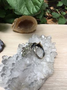 Raw Pyrite ring for women in Silver 925 druzy crystal ring leaf ring silver made in Armenia 【FULL DETAILS】 ▶Gemstone: natural raw pyrite ▶Stone Size: approx. 20 mm * 10 mm ▶RING SIZE: Choose your US size ▶RING WEIGHT: 11.4 gr ▶EARRINGS WEIGHT: 11 gr ⦿ Attention: The color of the stones may differ due to a difference between monitors ◦* ◦* ◦* ◦* ◦* ◦* ◦* ◦* ◦* ◦* ◦* ◦* ✔️ Please, view my store policies before buying this item here. https://www.etsy.com/shop/shahinianjewelry/policy For more inform Pyrite Ring, Mushroom Ring, Raw Gemstone Ring, Green Stone Rings, Raw Stone Ring, Druzy Crystal, Leaf Ring, Rings Simple, Crystal Rings