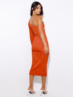 Discover a piece of timeless elegance with our Tonika Cut-Out One Shoulder Plisse Midi Dress. Crafted from exquisite plisse fabric, this midi dress features a single cut-out shoulder that will add an air of sophistication to any ensemble. A perfect choice for elegant brunch dates or evening get-togethers, this dress will flatter your figure and enhance your natural beauty. Size Guide: Model is 5’7” tall, and has a 33.4” bust, 26.5” waist, & 34.6” hips. She is wearing a S / US 4 / AU 8. This dres Party Dress Elegant, Hollow Out Dress, Plisse Fabric, Fall Maxi, Long Party Dress, One Shoulder Midi Dress, Elegant Casual, Out Dress, Party Dress Long