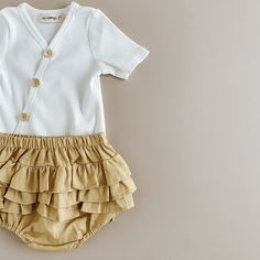 The sweetest little bloomers with a three row ruffle bum. Perfect to pair with our rompers or any of the bodysuits. Made from a warm golden 100% linen fabric, they can be worn layered during cooler months or on their own during warmer months. Fit is true to size. Cotton Bloomers With Ruffle Hem For Summer, Cotton Bloomers With Ruffles For Spring, Cotton Bloomers With Ruffles, Spring Cotton Bloomers With Ruffles, Cream Fitted Bubble Romper With Ruffles, Fitted Cream Bubble Romper With Ruffles, Cotton Ruffled Bloomers For Playwear, White Cotton Bloomers With Ruffles, White Cotton Ruffled Bloomers