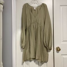 Light Sage Green Dress Long Sleeve Mini Dress With V-Neck Line Shiny, Satin Like Fabric Size Small Never Worn Before! Brand New Without Tags! Casual V-neck Mini Dress For Loungewear, H&m V-neck Spring Dresses, H&m V-neck Daywear Dress, H&m Flowy V-neck Dress, Flowy V-neck Mini Dress For Daywear, H&m V-neck Dress For Brunch, Chic V-neck Mini Dress For Loungewear, H&m Spring V-neck Dress, Chic V-neck Mini Dress By H&m