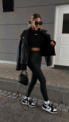 Bee Pretty Winter Outfit For Women, Stile Preppy, Look Legging, Winter Fashion Outfits Casual, Outfit For Women, Rock Outfit, Cold Outfits, Looks Street Style, Interview Outfit