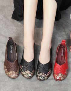 Features: 
 Item Type:Printed retro flat shoes 
 Gender: Women 
 Main Material: Cowhide 
 Heel Type: Flat 
 Upper: Cow Leather 
 Heel Height: Low (1-3 cm) 
 Season: Fall/ Spring 
 Closure Type: Slip-on 
 Color: Red, Black, Brown 
 Size:35-40 Comfortable Walking Shoes Women, Casual White Sneakers, Soft Sole Slippers, Leather Flats Women, Mary Jane Shoes Womens, Strap Sandals Women, Walking Shoes Women, Leather Sandals Flat, Chunky Heels Sandals