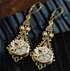 Steampunk Jewelry - Steampunk Earrings - Vintage Watch Earrings - Vintage Watch Movements - Antique Brass - Fancy Filigree Dangle Earrings - Steampunk Jewelry by Victorian Curiosities <<<<<<<<<<<<<<<<<<<<<<<<<<<<<<<<<<<<<<<<<<<<<<<<<<<<<< GOOD NEWS: These are not heavy and are very Victorian Curiosities, Watch Earrings, Moda Steampunk, Mode Steampunk, Steampunk Earrings, Steam Punk Jewelry, Punk Earrings, Punk Princess, Steampunk Wedding