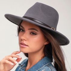 Top Off All Your Fall Looks With The Lulus Springsteen Grey Wool Hat! Stiff, Felted Wool Shapes This Wide-Brimmed Fedora Hat With A Brown Vegan Leather Band Embellishment With A Gold Buckle. 3.25" Brim. 23" Interior Circumference. Adjustable Inner Circumference For The Perfect Fit. 100% Wool. Imported. Brand New Never Worn Nwot Bundle To Save! Smoke Free Home Hat Ideas For Women, Monroe Hat, Clothes Country, Estilo Cowgirl, Fall Dressy, Hat Outfits, Cabbie Hat, Black Trucker Hat, Orange Hats