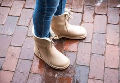 Århus  ·  Duckfeet USA Medium Chestnut Brown, Royal Blue Jeans, Pull On Boots, Girls Fashion Clothes, Sheep Wool, Popular Style, Chukka Boots, Pebbled Leather, Autumn Winter Fashion