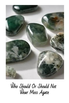 As a Reiki healer, I get a lot of questions about who should wear moss agate jewelry or keep moss agate around. Makes sense, right? With its stunning green color and connection to nature, moss agate is irresistible! Crystal Meanings, Crystal Grid