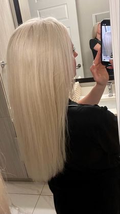 Platinum blonde. White blonde. Medium length hair. Bleach and tone hair Dimensional Bleach Blonde, Fully Bleached Blonde Hair, Platunim Blonde Hair, Platinum Blonde Hair White, Platinum Card Hair, Healthy Bleached Hair, Medium Length Platinum Blonde Hair, Bleach And Tone Hair, Warm Platinum Blonde Hair