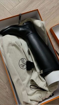 Hermes Boots, Horse Riding Aesthetic, Horse Riding Outfit, Equestrian Aesthetic, Yantai, Dr Shoes, Horse Aesthetic, Equestrian Outfits, Riding Outfit