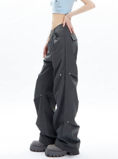 Elevate your wardrobe with our luxurious Charcoal Gray Cargo-Style Wide-Leg Pants. Crafted with a cargo-style design and a wide-leg fit, these pants offer both style and comfort. Perfect for any occasion, these pants are versatile and will add a touch of sophistication to your look. Material Info: Polyester 100% Model info: Height: 165 cm Weight: 45 kg Size worn: M Style Wide Leg Pants, Grunge Accessories, Work Suits, Casual Wide Leg Pants, Sweatshirt Set, Edgy Look, Black Khakis, Cargo Trousers, Sweatshirt Dress