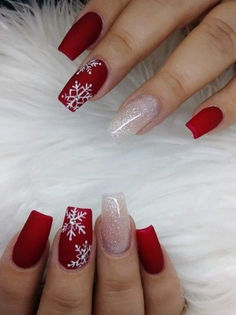 Xmas Nail Designs 2022, Red Nails For New Years, Simple Christmas Nails Coffin Short, Holiday Acrylic Nails Christmas, Ideas For Christmas Nails, Short Acrylic Nails Christmas Designs, Shellac Christmas Nails Designs, Red Nails Polygel, Christmas Nails Simple Classy Coffin