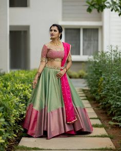 Mrg Choli, Reka Bentuk Blaus, Marriage Pic, Langa Voni, Christian Bride, Lehenga Saree Design, Half Saree Lehenga, Indian Outfits Lehenga, Lehenga Designs Simple