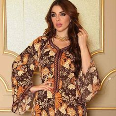 Worldwide Shipping. Shop designer Muslim dresses for women at Urgarment. Find the latest collection of Muslim dresses in different fabrics and colors at the Best Price. Printed Abaya, Women Abaya, Arabian Dress, Muslim Outfits, Muslim Dress, Abaya Dress, Vintage Ribbon, Color Naranja, Kimono Cardigan