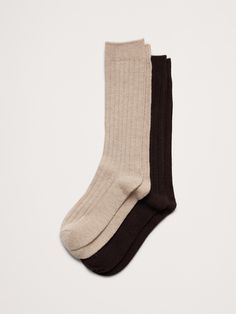 We revived this cozy, ribbed sock from the archives, crafting it in our best-selling, blended yarn with a touch of cashmere for luxurious warmth and softness.  Fits women's shoe sizes 6-10. Luxury Gifts For Women, Trouser Socks, Luxury Gifts, Stylish Women, Women's Accessories, Banana Republic, Fashion Forward, Gifts For Women, Personal Style