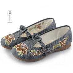 Note: 1. Due to the light and screen difference, the item's color may be slightly different from the pictures. 2. The size you select is EUR size， please check the measurements carefully before making a purchase. Lady Vintage Embroidery Floral Shoes Ballet Loafer Comfy Canvas Flats Slips Chic Size: 35, 36, 37, 38, 39, 40 EUR 35: for inner length: 225 mm/8.9 in EUR 36: for inner length: 230 mm/9.1 in EUR 37: for inner length: 235 mm/9.3 in EUR 38: for inner length: 240 mm/9.4 in EUR 39: for inner Spring Embroidered Closed Toe Flats, Spring Embroidered Slip-on Flats, Embroidered Casual Flats, Spring Floral Embroidered Closed Toe Flats, Spring Floral Embroidery Closed Toe Flats, Casual Embroidered Slip-on Flats, Floral Embroidery Slip-on Flats, Casual Slip-on Flats With Floral Embroidery, Casual Floral Embroidery Slip-on Flats