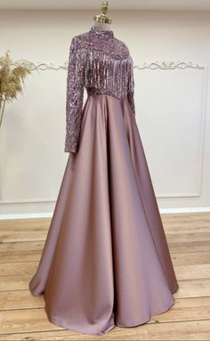 Muslim Prom Dress, Elegant Silk Dresses, Celebrity Brides, Chic Dress Classy, Simple Gowns, Formal Dresses With Sleeves, Dinner Dress Classy, Unconventional Wedding, Prom Dresses Gowns