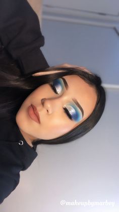 Cute Blue Makeup Looks, Cute Blue Makeup, Makeup Look Blue, Blue Makeup Look, Blue Eyeshadow Makeup, Glitter Cut Crease, Blue Makeup Looks, Look Winter, Winter Makeup