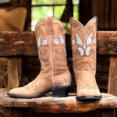 Step Out In Style With These Beautiful Women's Western Boots From Montana Vintage Cowboy. The Intricate Butterfly Floral Inlays Add A Touch Of Elegance To These Classic Boots, Making Them Perfect For Any Occasion. Designed With A Size 7 M, These Boots Are Sure To Fit Comfortably And Support Your Feet All Day Long. Crafted With High-Quality Materials, These Boots Are Built To Last. The Western Style And Floral Pattern Make Them A Unique Addition To Any Wardrobe, While The Versatile Design Allows Western Boots Women, Vintage Cowboy, Classic Boots, Cowboy Western, Western Cowboy Boots, Women Boots, Out On The Town, Western Cowboy, Western Style