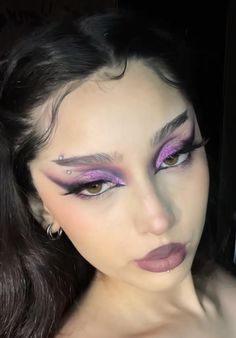 Majestic Makeup Looks, Black Rhinestone Makeup, Maneater Makeup, Creative Eyeshadow Looks, Makeup Ojos, Rhinestone Makeup, Makeup Pictorial, Cute Eye Makeup, Fun Makeup