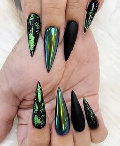 27 Ghoulishly Cool Green Halloween Nails for The Spooky Season! - The Catalog Edc Nails, Dirty Nails, Halloween Manicure, Witchy Nails, Spooky Art, Goth Nails, Stiletto Nails Designs, Fancy Nails