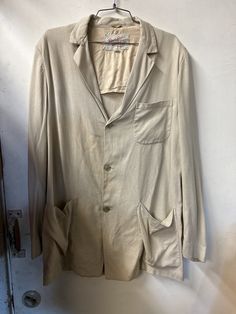 "Measurements Shoulder to shoulder 18\" Underarm to underarm laying flat 22\" for a total 44\" Waist laying flat 22\" for a total 44\" waist Length 31.5\" Sleeve length 25\" No defects, great condition" Vintage Unstructured Long Sleeve Blazer, Notch Lapel Outerwear With Pockets For Daywear, Classic Long Sleeve Blazer For Daywear, Vintage Outerwear With Spread Collar For Work, Brown Motorcycle Boots, 49ers Jacket, 1950s Men, Beach Jacket, 1940s Woman