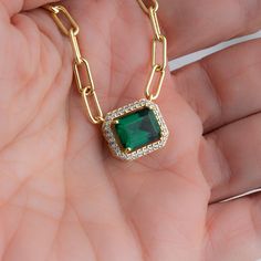 "Make a statement with this stunning necklace! Featuring an emerald pendant and paperclip chain. It will instantly transform your outfit!  - - - D E T A I L S - - - * 14k Gold or Rhodium plated brass - we use a THICK plating of 14k Gold and Rhodium for a piece that will be with you for years to come! * Emerald Stone: 8x10mm * 16\" + 3\" Ext * Nickel-free & Hypoallergenic * Lobster clasp Closure Necklaces on Model: https://www.etsy.com/listing/906768350/solitaire-necklace-dainty-bezel-necklace?click_key=8861cf7a6ca15ae17b47f35da89871a3fa28ed1a%3A906768350&click_sum=aafcdf8d&ref=shop_home_active_8&pro=1&sts=1 https://www.etsy.com/listing/1238983032/dainty-necklace-minimalist-necklace?click_key=98ded69e7dba1ff49feaa83b5a262a090c5a0a6f%3A1238983032&click_sum=57cb82ff&ref=shop_home_active_34&pr Elegant Green Necklace With Paperclip Chain, Gold Emerald Necklace, Emerald Chain, Schmuck Gold, Baby Gadgets, Bezel Necklace, Solitaire Necklace, Solitaire Necklaces, Emerald Pendant