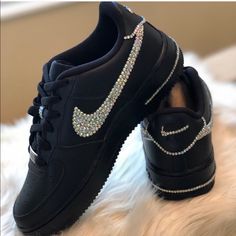 Brand New In Box Air Force Noir, Air Force 1 Noir, Zapatillas Nike Air Force, Tenis Air Force, Bling Nike Shoes, Swarovski Nike, Nike Custom, Nae Nae, Sneakers Noir