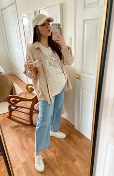 Stylish maternity outfit ideas Everyday Outfits For Pregnant Women, Maternity Neutral Outfit, Pregnant Trendy Outfits, T Shirt Maternity Outfit, Skater Maternity Outfits, Graphic Tee Maternity Outfit, Maternity Outfits With Sneakers, Cool Mom Maternity Style, Pregnant Outfit Ideas Winter