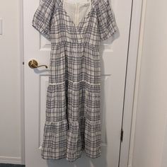 Nwot Madewell Plaid Tiered Midi Dress Size 6, Fully Lined, Silky Material, Zipper Back Casual Plaid Midi Dress For Brunch, Plaid Short Sleeve Midi Dress For Day Out, Plaid Midi Dress For Vacation, White Cotton Plaid Dress For Brunch, White Plaid Casual Dress For Brunch, White Plaid Dress For Brunch, Casual White Plaid Dress For Brunch, Spring Cotton Plaid Midi Dress, Casual White Plaid Dress For Day Out