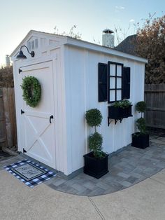 Cute Storage Shed, Farmhouse She Shed, Small She Shed, Brown Shed, Small Outdoor Shed, Shed Exterior Ideas, Diy She Shed