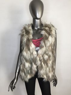 "Handmade women's faux fur vest, vegan vest, original short vest, spotted print in beige tones; fur is clean, without smell, without defects; fur vest has a free design, the length vest to the hips, ideal for jeans and dresses of any length, looks great with everyday clothes, also perfectly complements the festive clothes, suitable for special events and for theatrical performance; the fur vest is great for any season of the year, especially suitable for cold weather, in very good condition, wit Man Vest, Women Faux Fur Vest, Red Fur, Everyday Clothes, Beige Tones, Gilet Long, Winter Vest, Long Vest, Short Vest