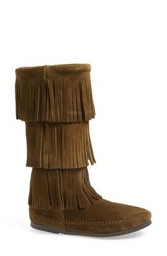 Minnetonka 3-layer fringe boots. Suede Flat Boots, Ugg Style Boots, Fringe Moccasins, Calf High Boots, Minnetonka Moccasins, Moccasins Style, Vegan Boots, Tall Leather Boots, Sheepskin Boots