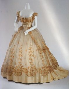 Titanic Pictures, Gold Outfits, Moda Medieval, Istoria Modei, Historical Gowns, Yellow Outfits, 1800s Fashion, Old Fashion Dresses, Old Dresses