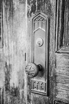 an old door handle is shown in black and white, as well as the keyhole