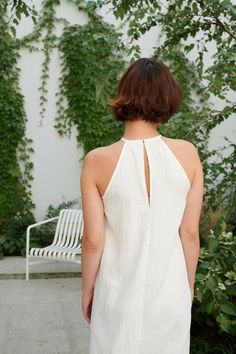 Casual White Linen Sundress, White Linen Sleeveless Sundress, White Linen Dress For Summer Brunch, White Linen Sundress For Summer, White Linen Sundress For The Beach, White Linen Sundress For Vacation, White Linen Sundress For Brunch, White Linen Spaghetti Strap Dress For Spring, White Linen Sundress For Spring