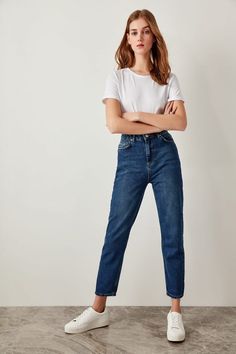 Women High Waist 80s Casual Straight-led Denim Pants  Price: 44.50 & FREE Shipping  #americanoutfit Comfy Jeans Outfit, 80s Jeans, Moda Hippie, Blue Mom Jeans, Blue Jean Outfits, Mom Jeans Outfit, Outfit Jeans, Jeans Casual, High Waisted Denim