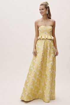 How to Dress for a Wedding by StyleBlueprint.com. #fashionblogger #styleblogger #blogger Black Tie Gala Dress, Monique Lhuillier Wedding, How To Dress For A Wedding, Dress For A Wedding, Yellow Gown, Anthropologie Wedding, Black Tie Gala, Ball Gown Skirt, Colorful Wedding