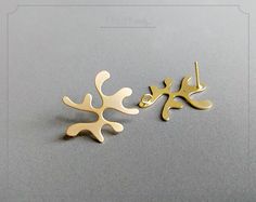 "Measuring approx : 25 mm Material : Brass Made in Korea ▲ PLATING ▲ GOLD - 16K Electric gold plating SILVER - Original rhodium plating MATTE GOLD - Electric gold plating 🌸 https://www.etsy.com/shop/TrendTassel?search_query=EM0273 ▲ MORE DESIGN ITEMS ▲ 🌸 https://www.etsy.com/shop/EKKLENsupply ▲ SHIPPING OPTIONS ○ Standard Shipping ( International Registered Airmail ) It takes about 2 weeks to most countries after shipping. How to get it faster? - CP (5-10 days after shipment) - EMS (3-5 days a Silversmithing Jewelry, Unique Earring, Branch Earrings, Laser Cut Jewelry, Spring Accessories, Earring Stud, Coral Earrings, Earring Post, Star Jewelry