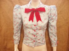 Baby blue,polka dot floral puff sleeve blouse 1940's,1950's pin up Rockabilly! | eBay 1940s Looks, Pin Up Looks, Vintage Dresses 50s, Sundress Dress, Rockabilly Pin Up, Bow Bow, Rosie The Riveter, Red Gingham, 1940s Fashion