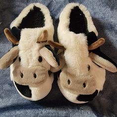 Cute And Eye-Catching Shape Design: The Shape Design Of This Cotton Slippers Is The Appearance Of A Cartoon Cow, A Realistic Cow Image, Cute Horns And Ears, And A Bull Nose, Which Are Very Smart And Cute. Good Breathability: The Insole Of These At-Home Shoes Features Sturdy High-Density Memory Foam To Relax Your Feet After A Long Day Of Walking. High Quality Sole: Cartoon Cow Slippers Are Made Of High Quality Material - Eva, Which Is Strong And Durable, Lightweight, Non-Slip, And Easy To Clean. Cute Kawaii Shoes, Cow Slippers, Cow House, Ugg Booties, Cotton Slippers, Ugg Dakota, Cartoon Cow, Kawaii Shoes, A Bull