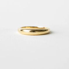 💖️️Welcome To My Shop, Great to Know You All Here. Center Stone: 🖤 Metal Type: 14K Yellow gold 🖤 Band Width: 4mm band width Hammered Finish 🖤 Finger Size: Custom-made to any finger size Description of this item: Step into a world of elegance and sophistication with our stunning 14k Gold Dome Ring. This minimal statement chunky ring is a true testament to the art of handcrafted jewelry, designed for the stylish woman who appreciates the beauty of simplicity. Expertly crafted from high-quality Gold Dome Ring, Chunky Ring, Sparkly Jewelry, Dome Ring, Chunky Rings, Moissanite Jewelry, Domed Ring, Engraved Items, Elegant Accessories