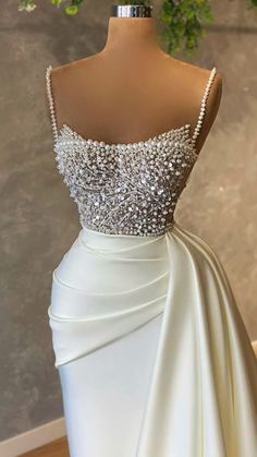 White Dress With Pearls, Ivory Prom Dress, Ivory Prom Dresses, Cheap Prom Dresses Long, Prom Dresses Formal, Dresses Mermaid, Pearl Dress, Dream Wedding Ideas Dresses, فستان سهرة