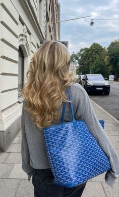 Goyard Tote Price, Tote Bag Outfit, Skandinavian Fashion, Tote Outfit